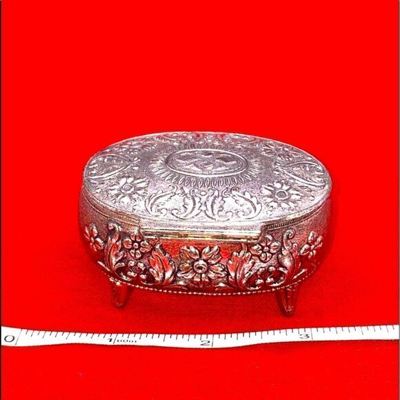 Small trinket felt lined box with a made in Japan mark but without makers mark - Picture 4 of 7